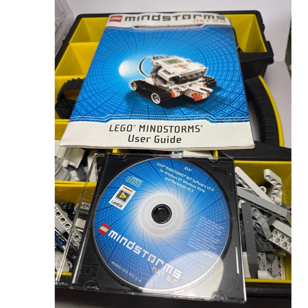 LEGO Mindstorms NXT 2.0 8547 Robot Set w/ NXT Brick Manual Disc Case Powers On